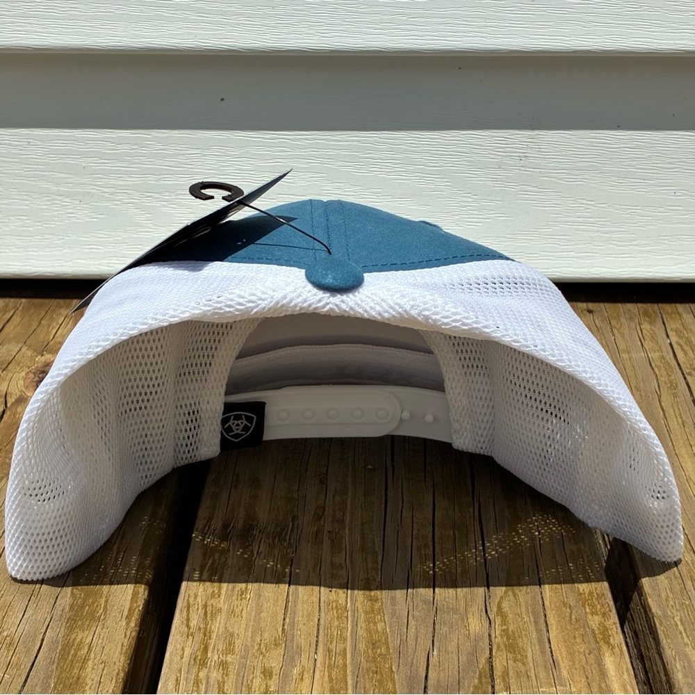 NWT Ariat Blue and White Mesh Cap with Red Trim - Picture 2 of 10